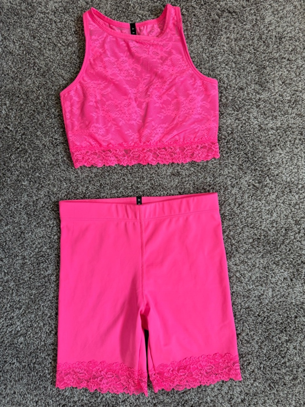 Savage X Fenty Pink Lace Floral Crop Top & Shorts 2 Piece Set Size Small (A-69)